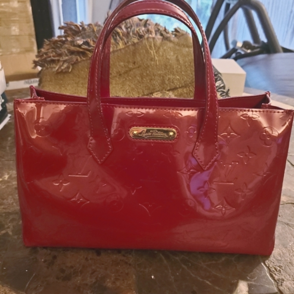 Louis Vuitton Vernis Wilshire PM in Pomme D'Amour Red w/ $30 COA